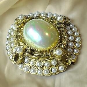 Vintage Faux Pearl Brooch Gold Tone Unsigned
